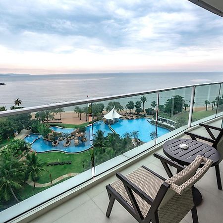 Movenpick Residences Pattaya With Ocean View Na Chom Thian Bagian luar foto