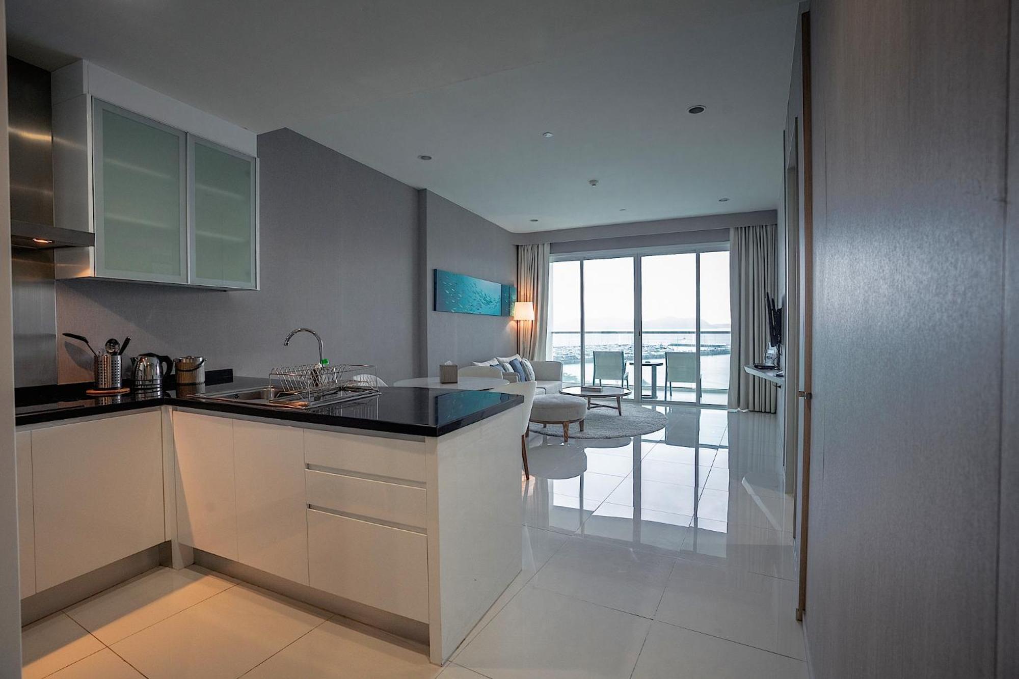 Movenpick Residences Pattaya With Ocean View Na Chom Thian Bagian luar foto