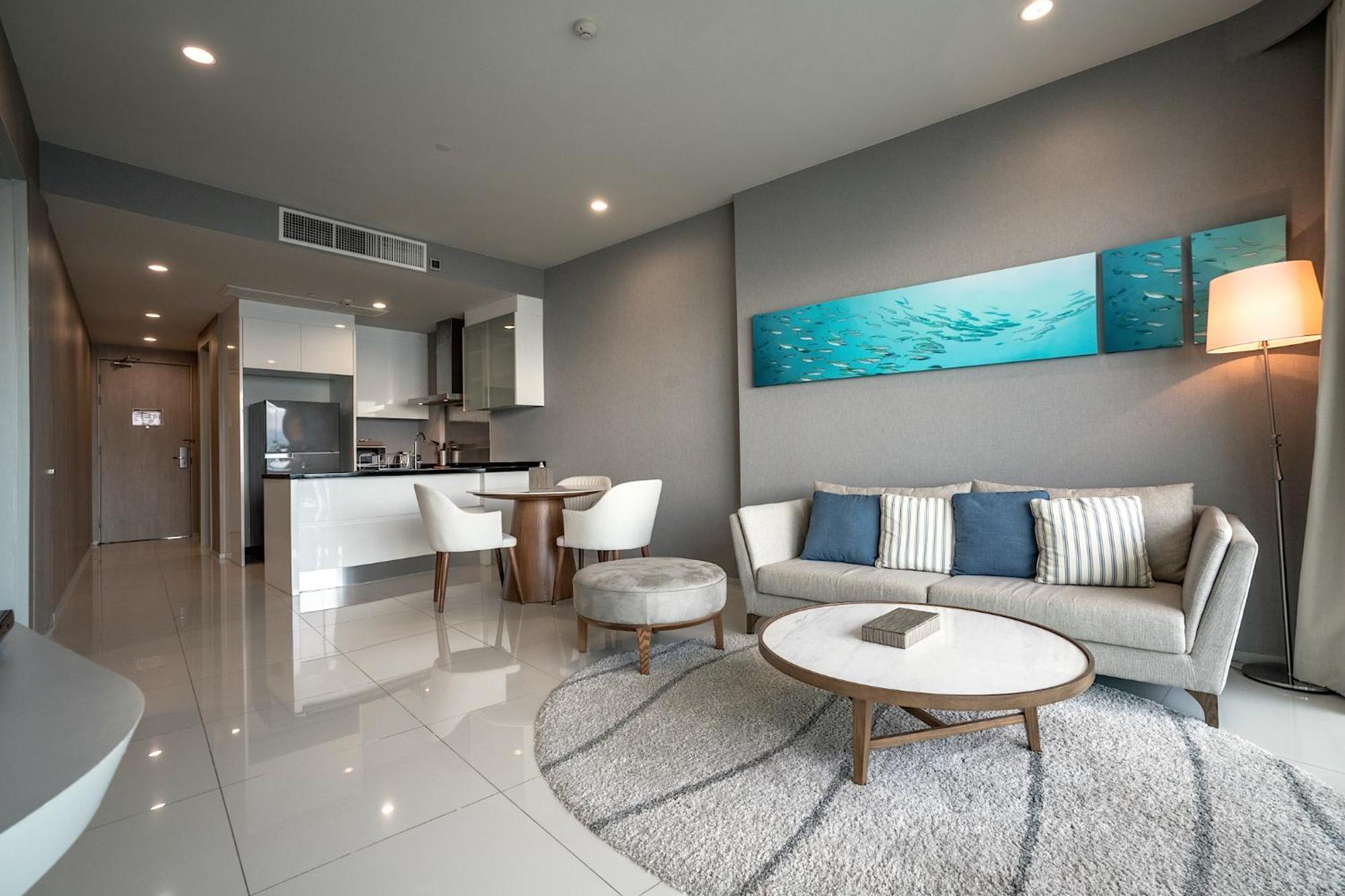 Movenpick Residences Pattaya With Ocean View Na Chom Thian Bagian luar foto