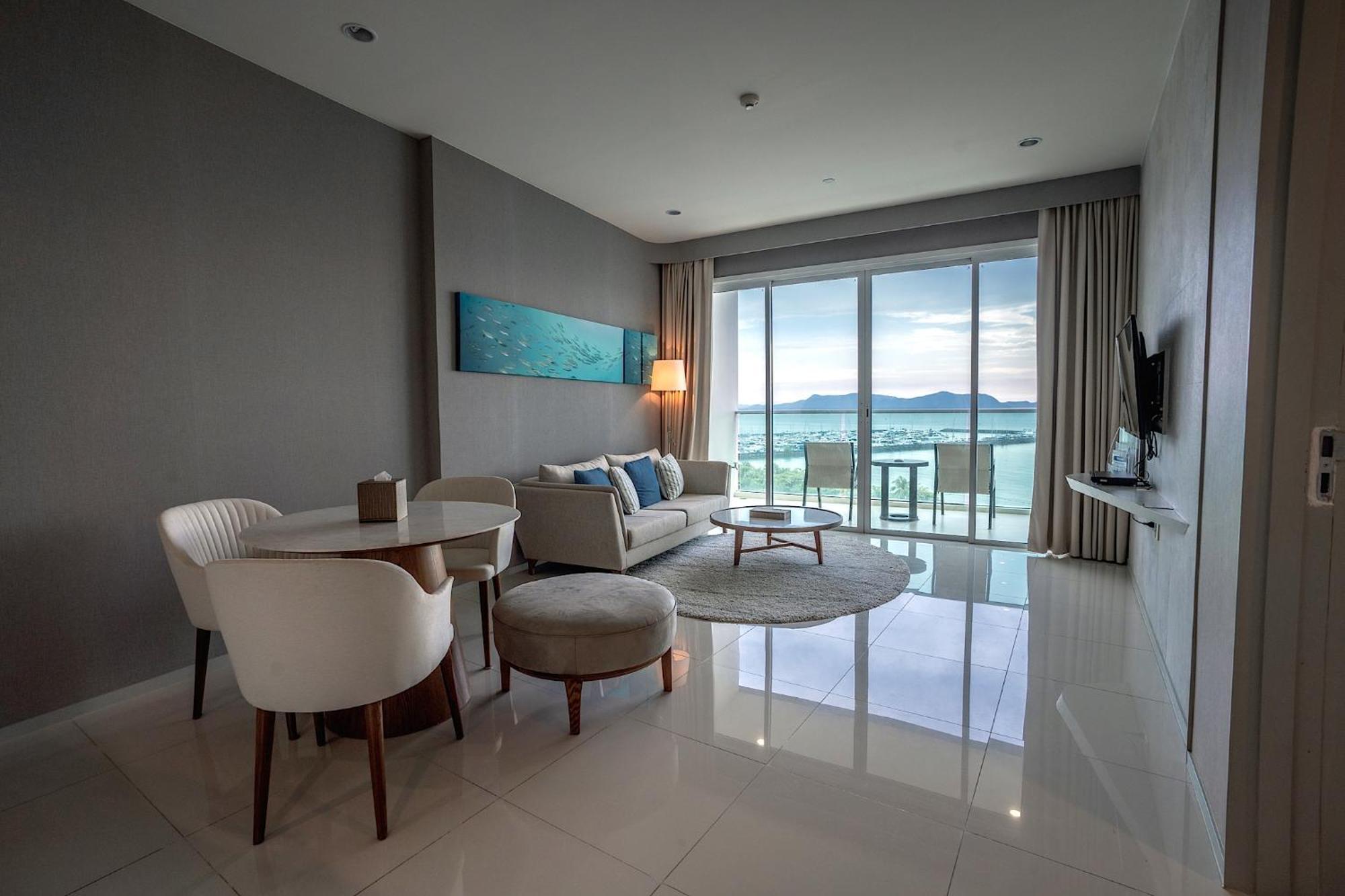 Movenpick Residences Pattaya With Ocean View Na Chom Thian Bagian luar foto