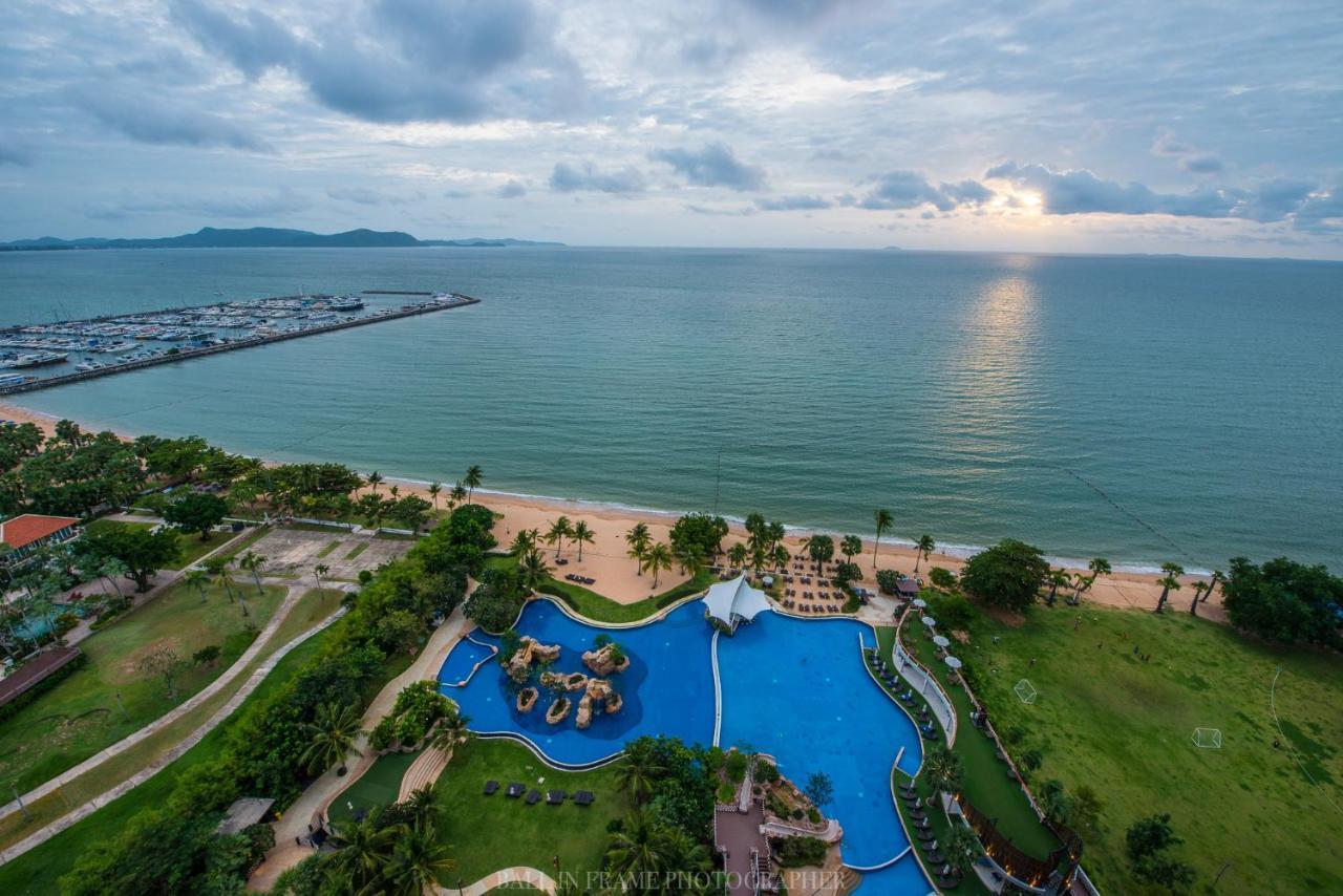 Movenpick Residences Pattaya With Ocean View Na Chom Thian Bagian luar foto