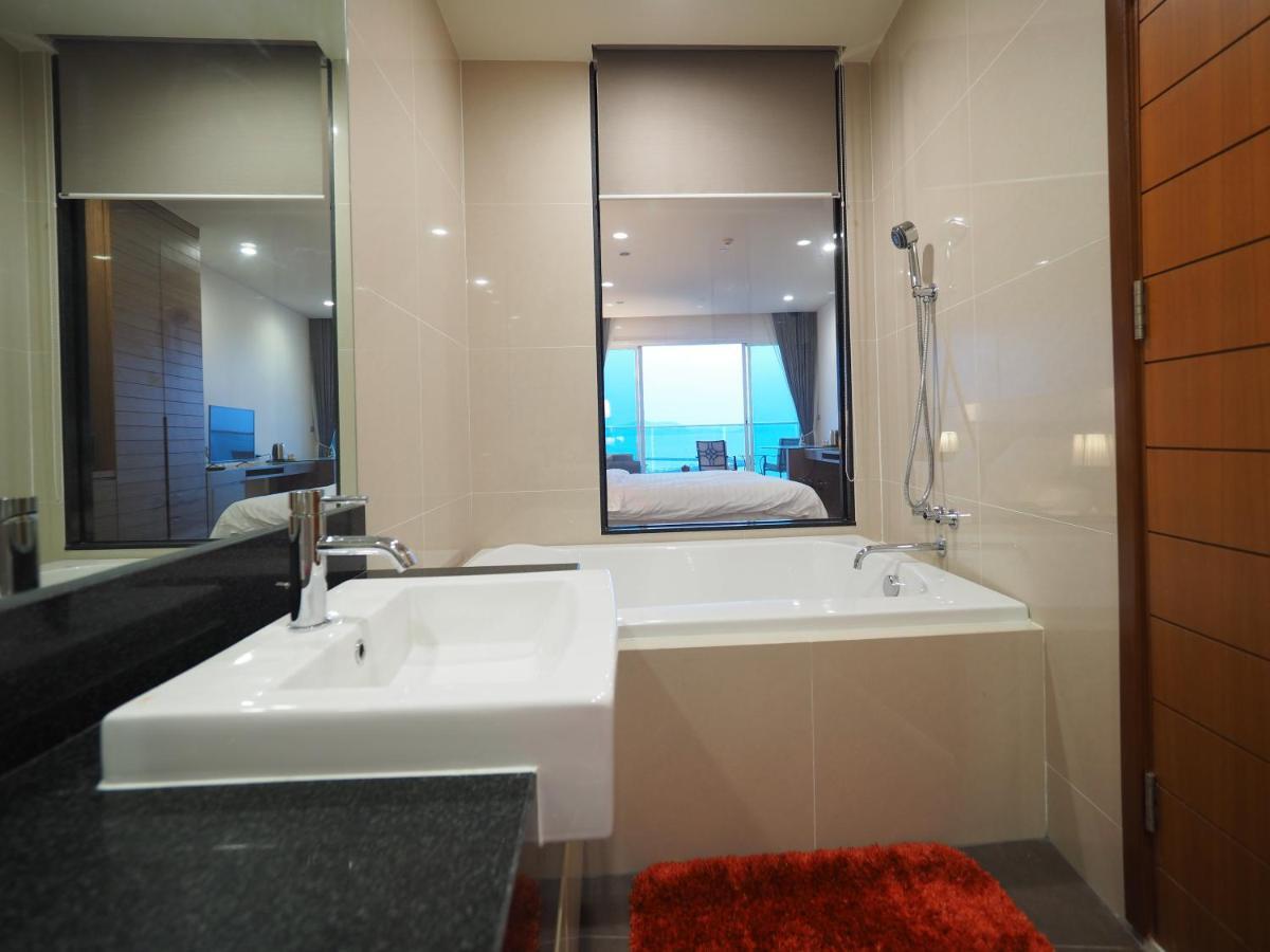 Movenpick Residences Pattaya With Ocean View Na Chom Thian Bagian luar foto